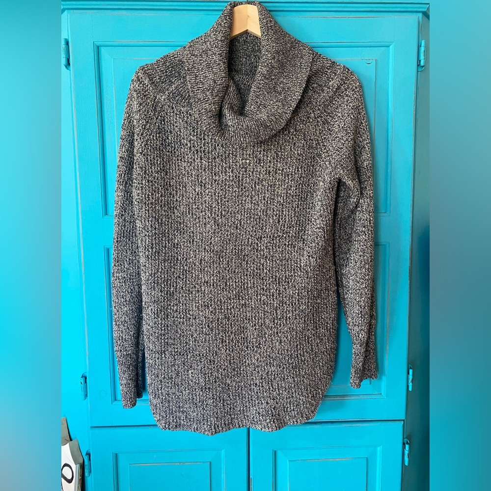 Alya Sweater M Excellent Vintage Condition Cowel Turtleneck Collar Cozy Comfort